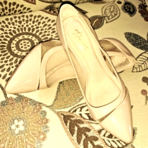 Thalia Sodi Patent Leather Nude 3.5 Inch Heels with Mesh Side Accents Size 6M - Picture 4 of 14